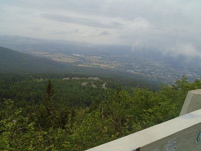 Liberec v mlze.